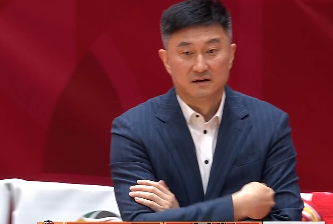 开云体育平台-CBA惨案！广东狂输上海40分，杜锋被钉耻辱柱，徐杰胡明轩16中1